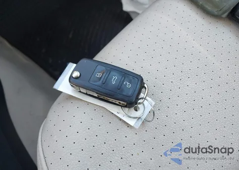 2014 Volkswagen Jetta Hybrid Sel Premium z USA, uszkodzony, nr VIN 3VW637AJ4EM292206